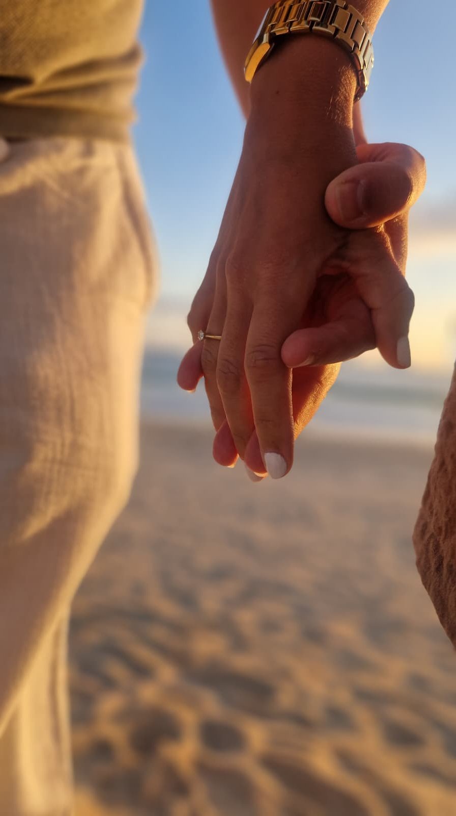 De la mano, un viaje tras otro